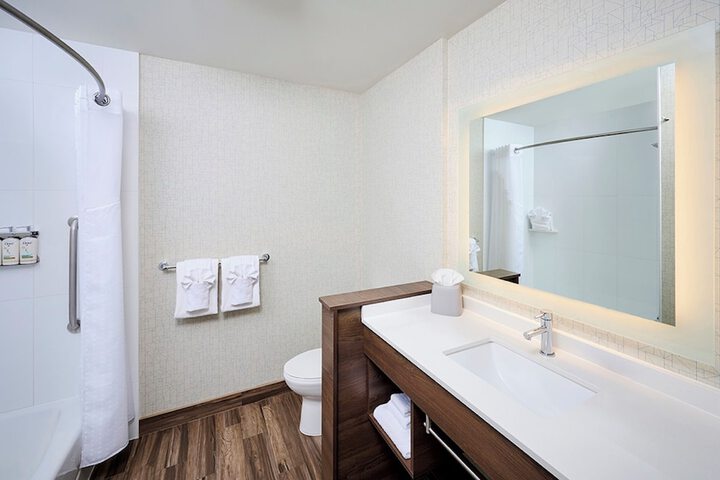 Holiday Inn Express and Suites Brantford by IHG