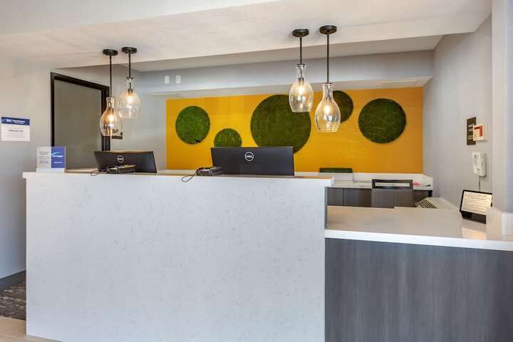 Hotel Interior 6 of 25