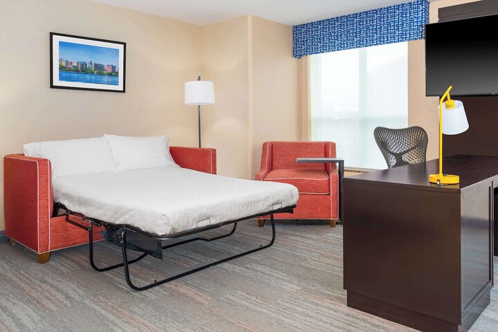 Hampton Inn & Suites Madison / Downtown