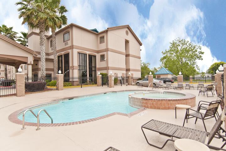 Pool 12 of 39