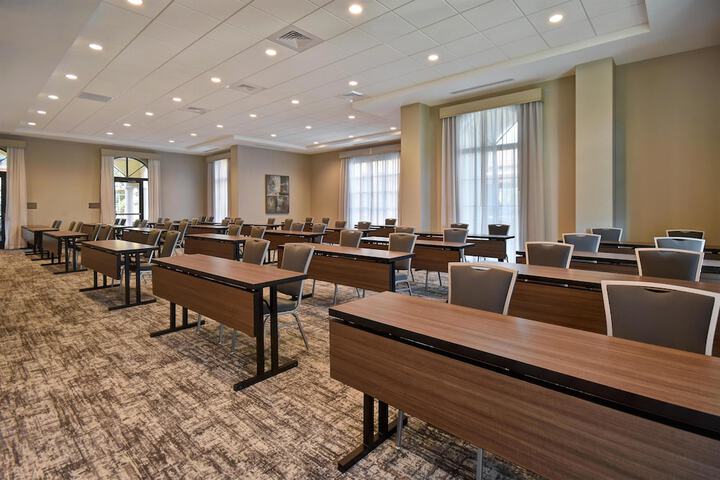 Homewood Suites by Hilton Orlando at Flamingo Crossings