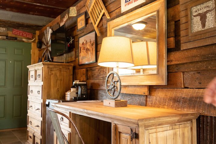 Room 4 of 16