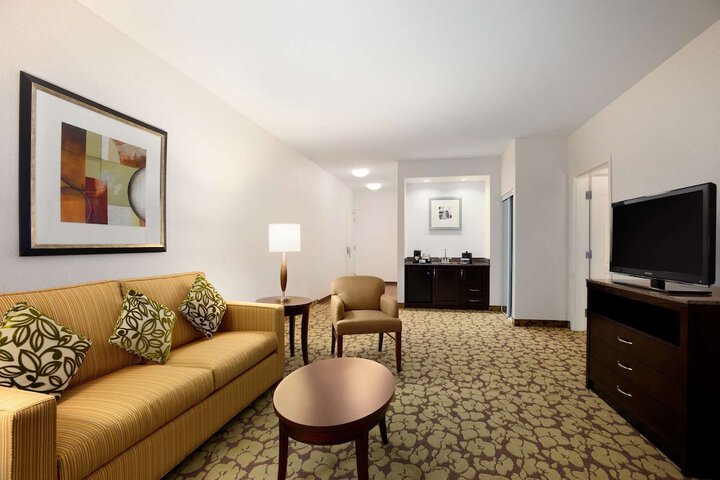 Room 15 of 28
