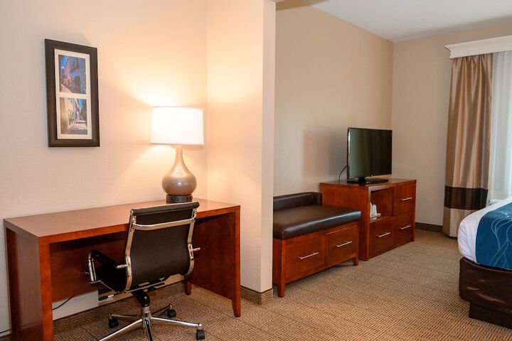 Room 10 of 32