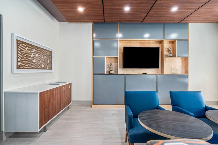 Holiday Inn Express Suites Van Buren-Ft Smith Area by IHG