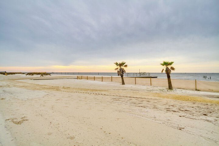 Waveland Vacation Rental w / Private Heated Pool