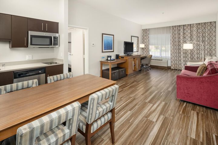 Hampton Inn & Suites Seattle-North / Lynnwood