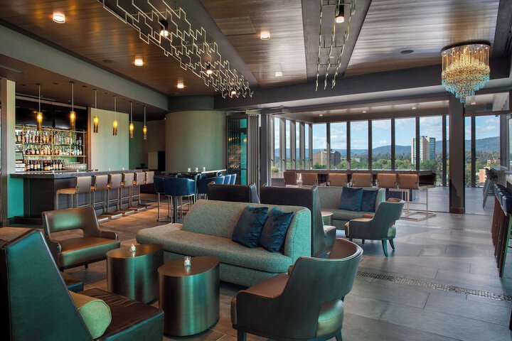 Lounge 50 of 57