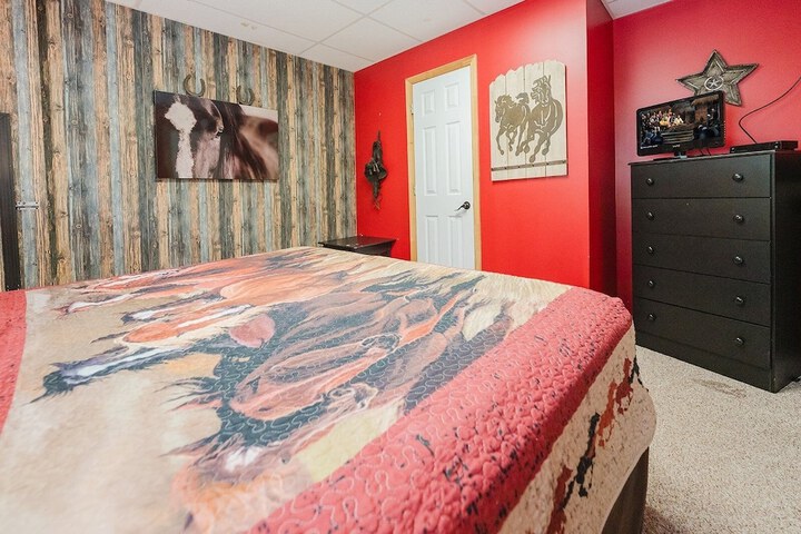 Room 35 of 61