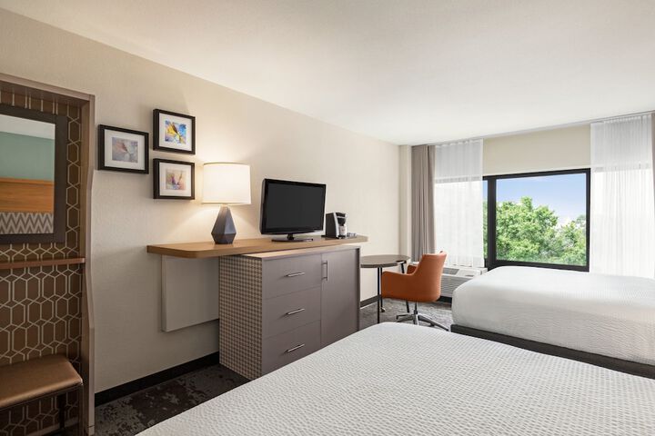 Room 50 of 108