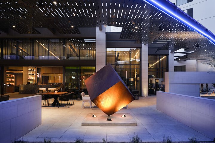 Hotel 5 of 64