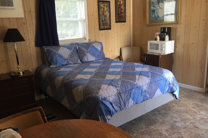 Phillips Historic Motel & Cottages