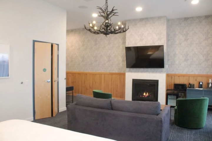 SaltLine Hotel