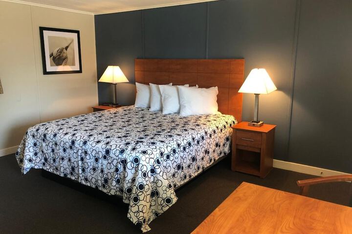 Room 4 of 18