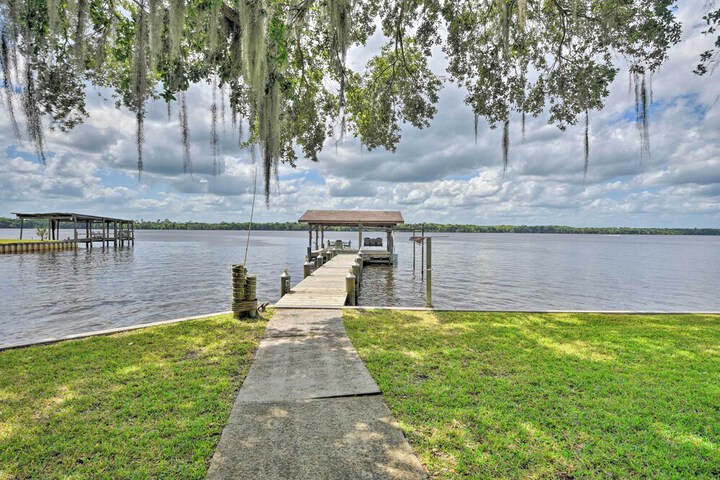 Picturesque Retreat on St. Johns River + Docks