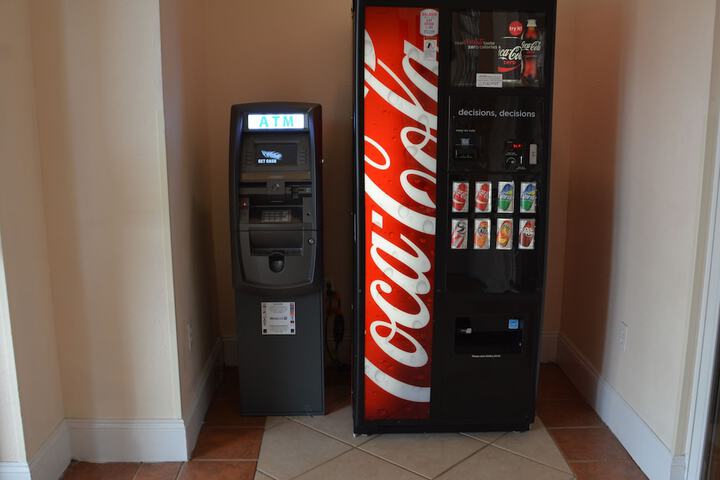 Super 8 by Wyndham Austin / Airport South