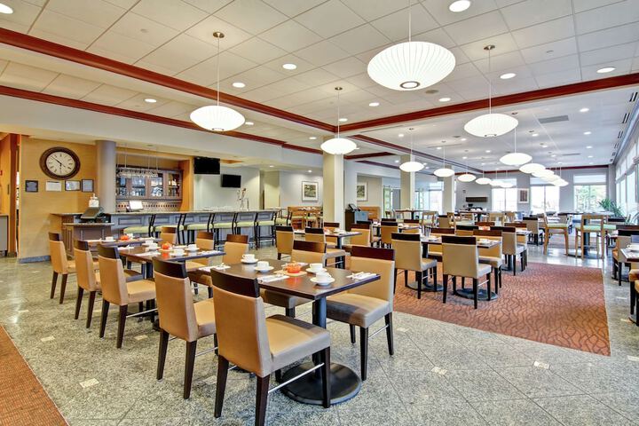 Dining 60 of 70