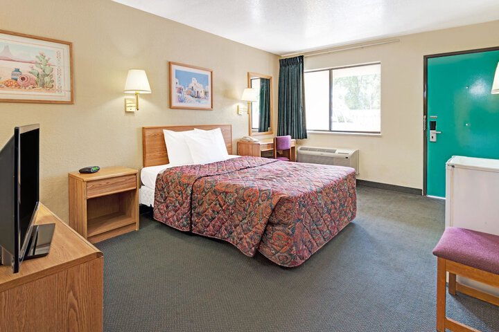 Room 5 of 19