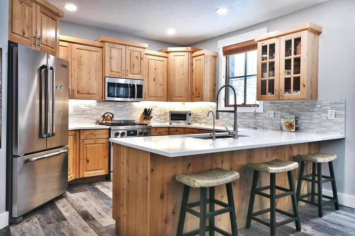 Town Pointe B101 3 Bedroom Condo by RedAwning