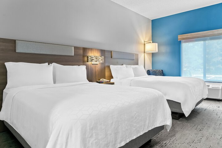 Holiday Inn Express & Suites Detroit North - Roseville by IHG