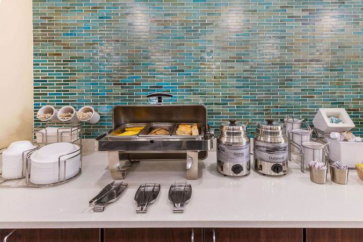 La Quinta Inn & Suites by Wyndham Artesia