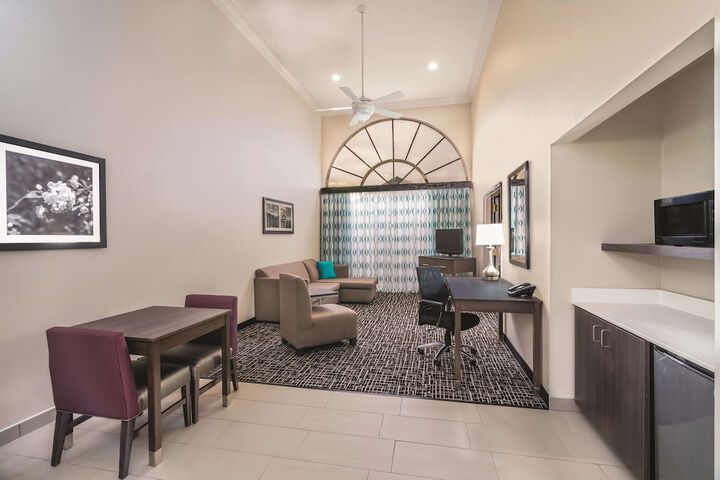 Room 17 of 25