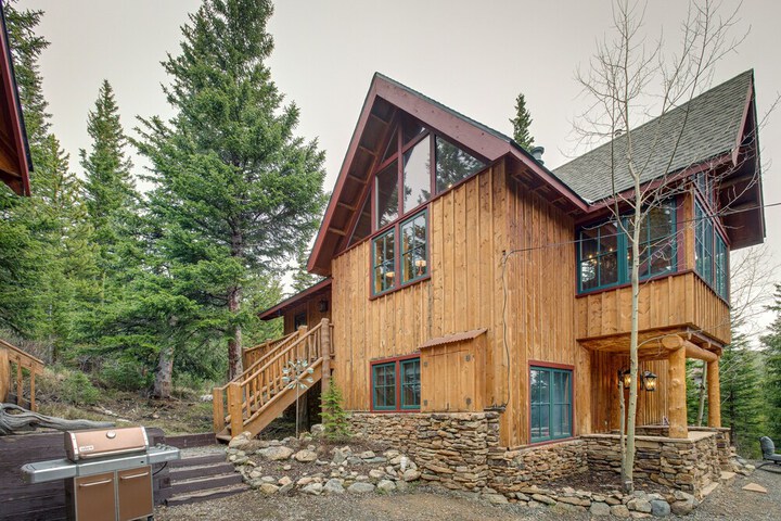 Idaho Springs Home w / Amazing Mountain Views!