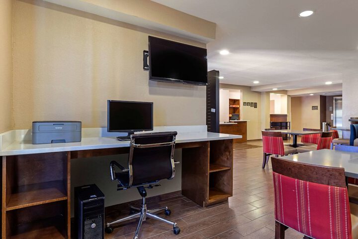 Business Center 39 of 39