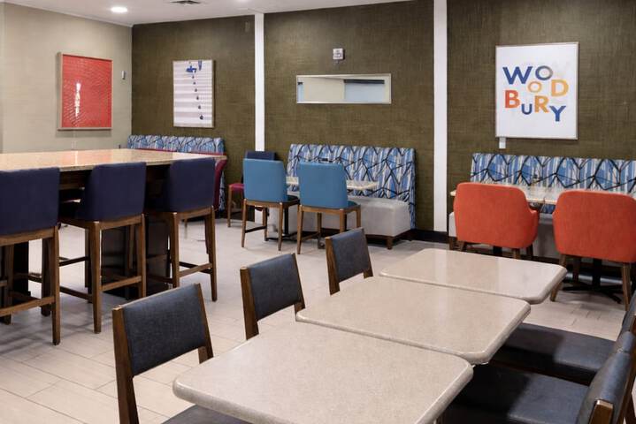 Holiday Inn Express Hotel & Suites St. Paul-Woodbury by IHG
