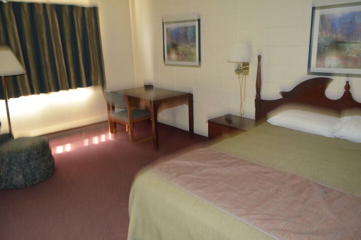 Room 21 of 37