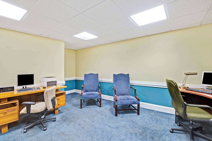 Ramada by Wyndham Seekonk Providence Area