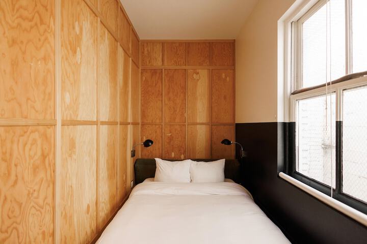 Room 51 of 76
