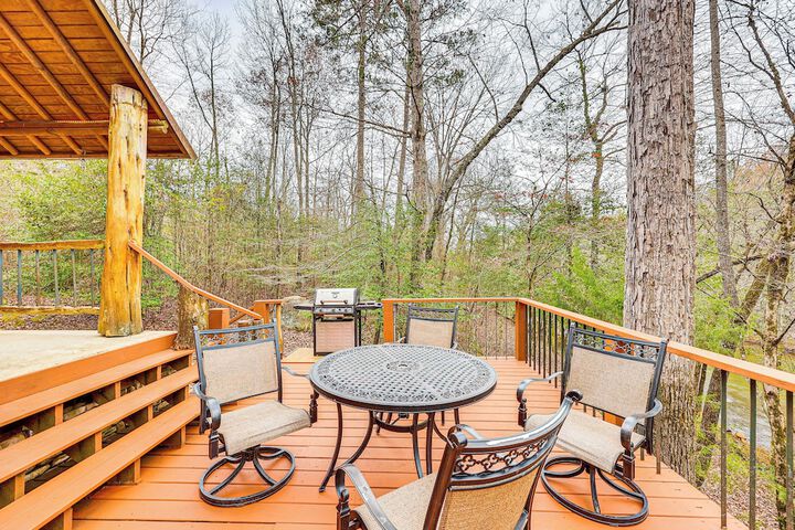 Fish Boat & Hike: Pet-friendly Cabin in Arkansas