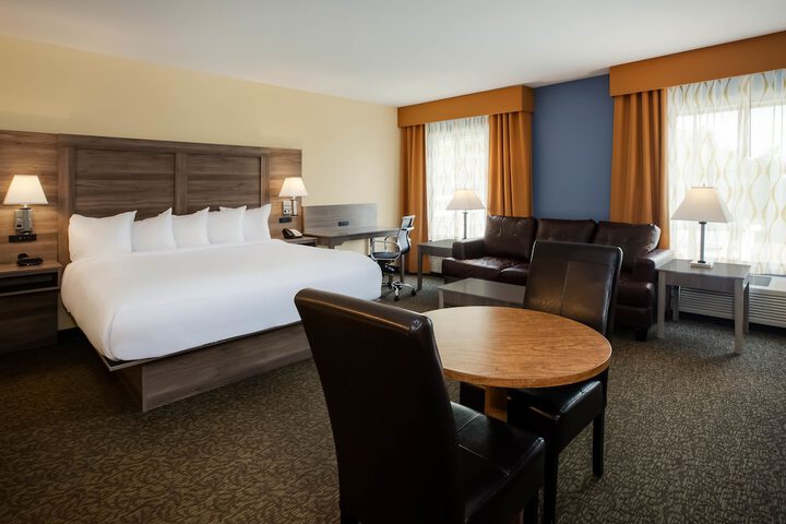 Days Inn by Wyndham Cadillac