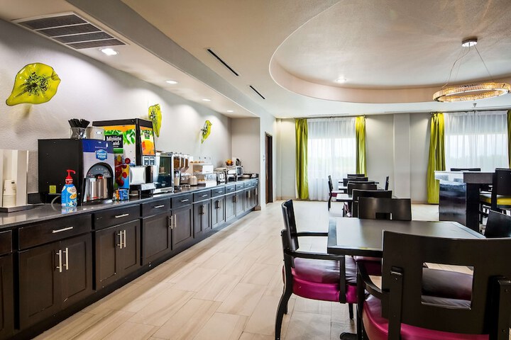 Best Western Plus Dilley Inn & Suites