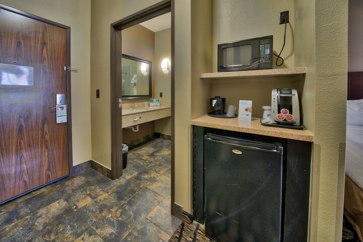 Room 15 of 38