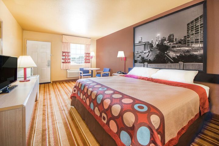 Room 28 of 32