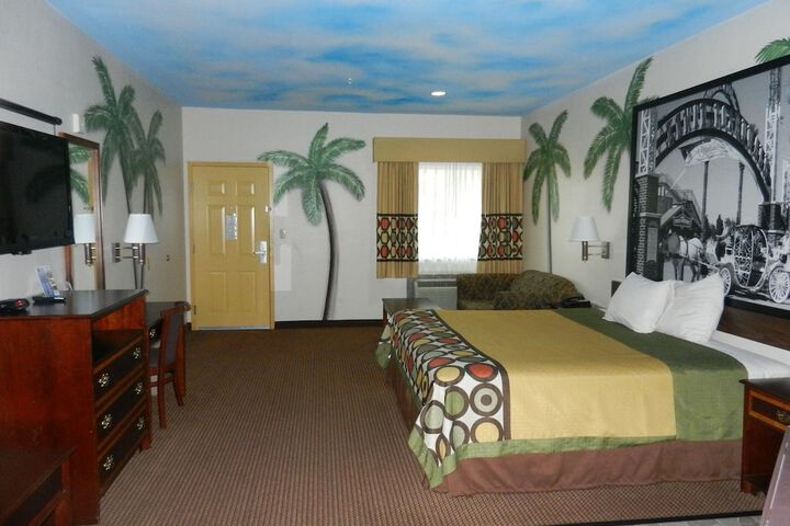 Room 10 of 13
