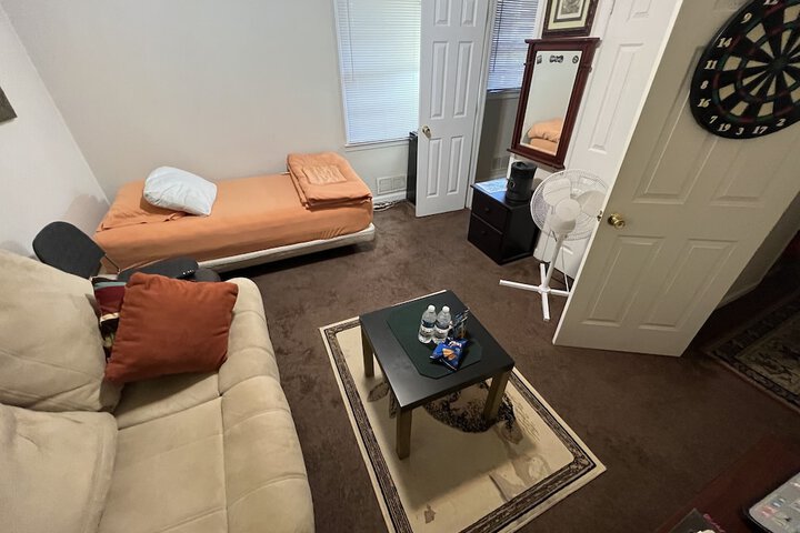 Room 32 of 60