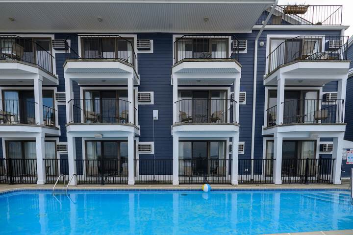 Pointes North Beachfront Hotel – 2 Person Spa Tub Studios