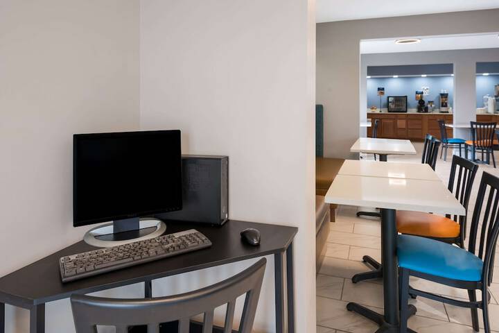 Business Center 44 of 44