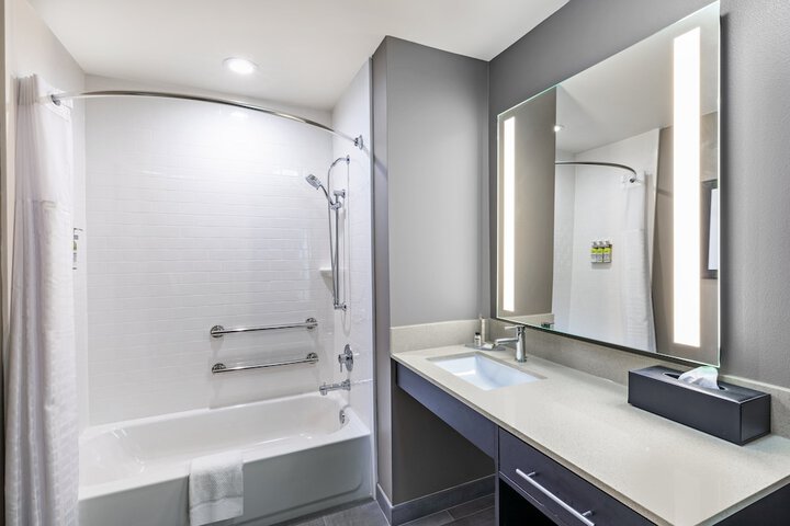 Staybridge Suites IAH Airport East by IHG