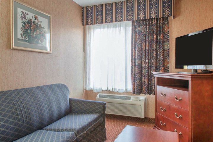 Room 10 of 40