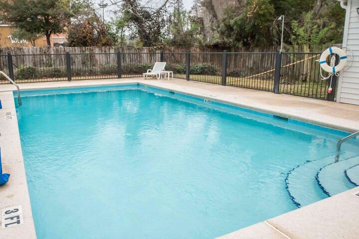 Pool 10 of 58