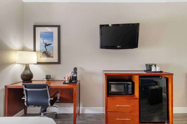 Room 20 of 33