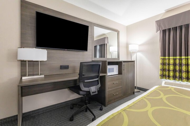 Super 8 by Wyndham Prince Albert
