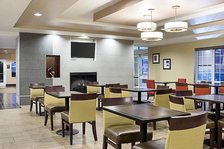 Comfort Suites Minot South