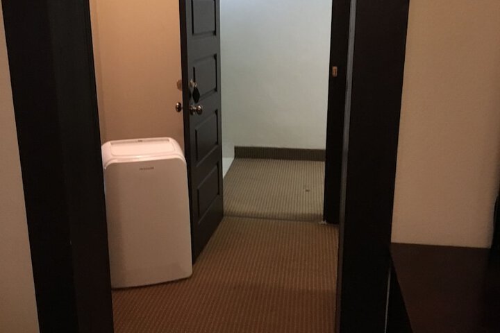 Room 32 of 41