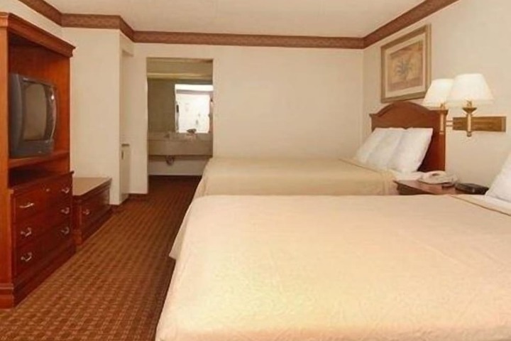 Room 15 of 32