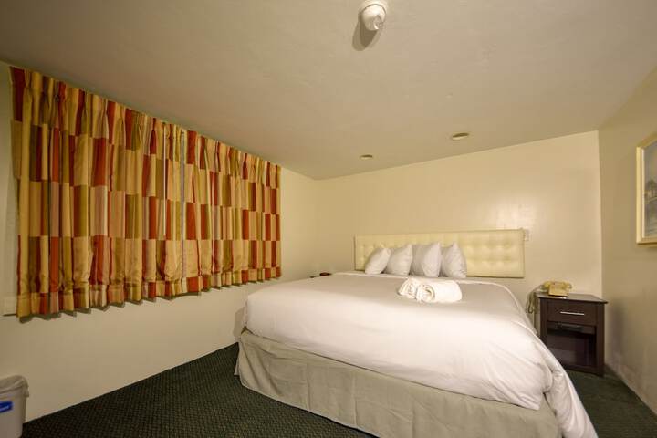 Room 53 of 69
